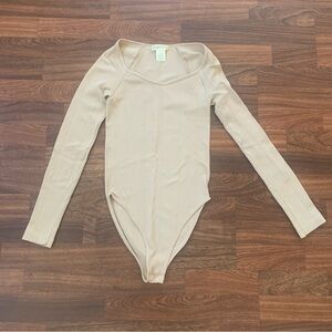 Sugar & Rose Bodysuit Women’s S/M Tan Long Sleeved Pull On No Snaps Ribbed nwot